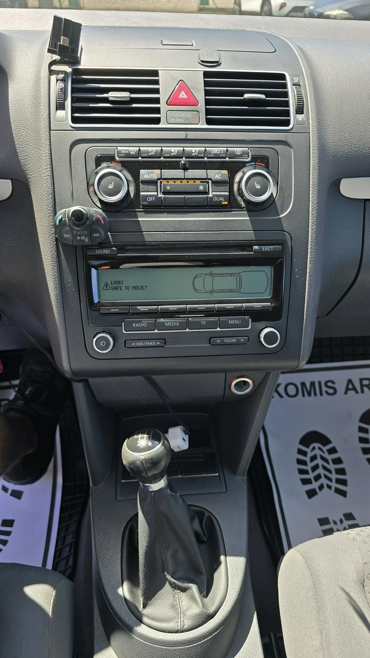 Volkswagen Touran - Zdjęcie 17