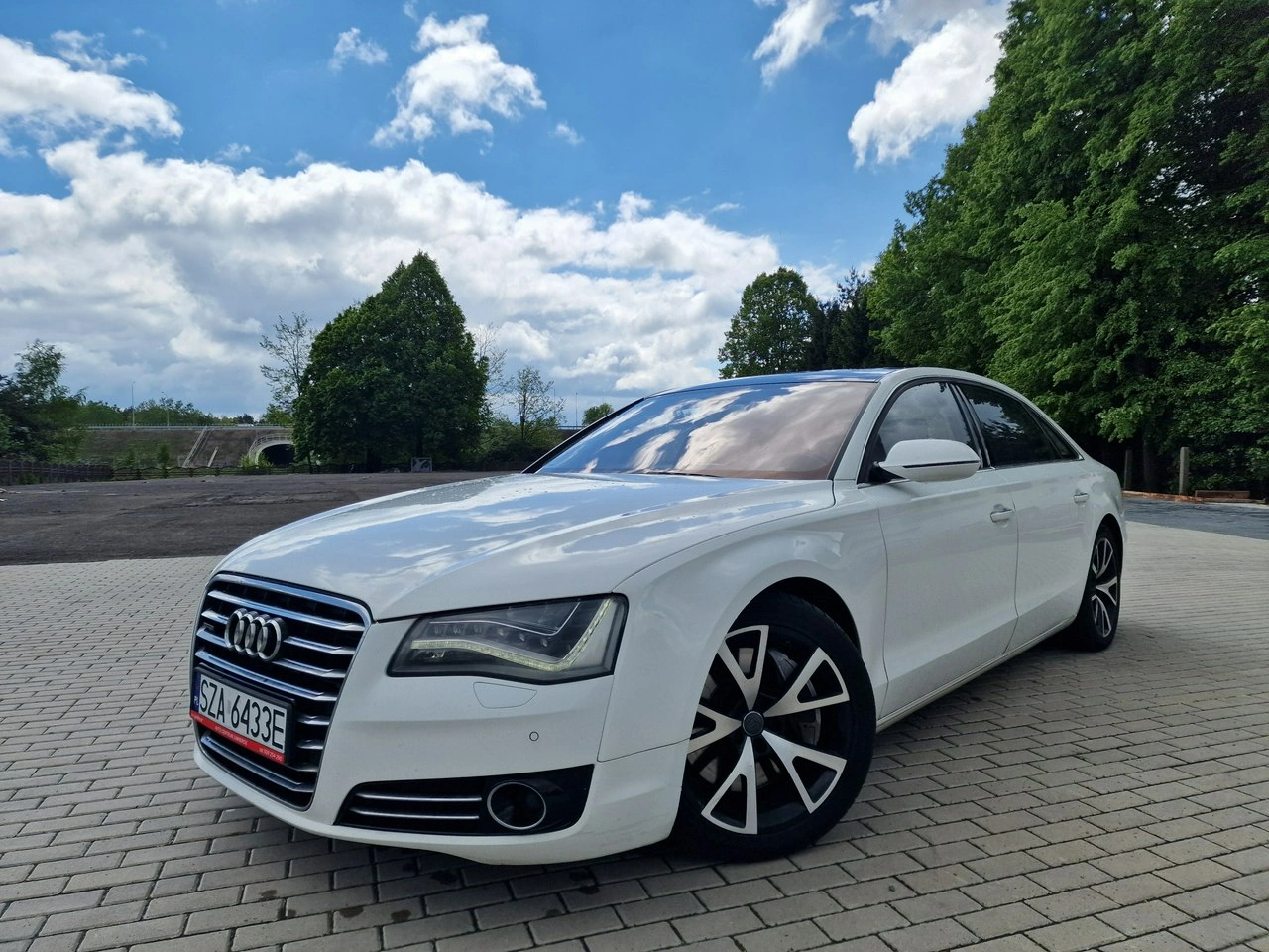 Audi A8 - Zdjęcie 4