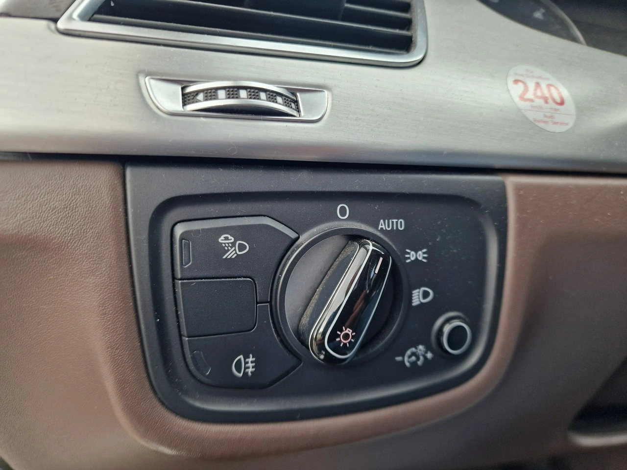 Audi A8 - Zdjęcie 16