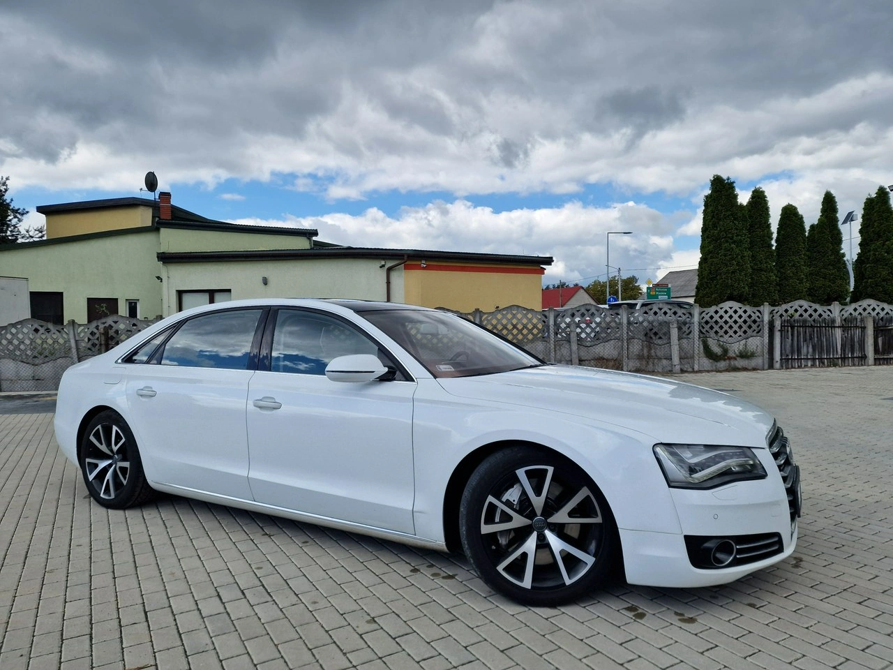 Audi A8 - Zdjęcie 2