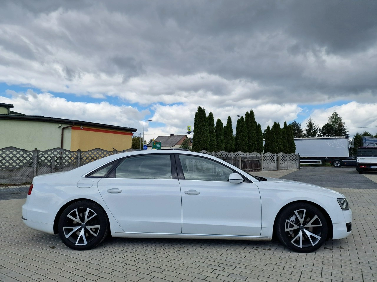 Audi A8 - Zdjęcie 3