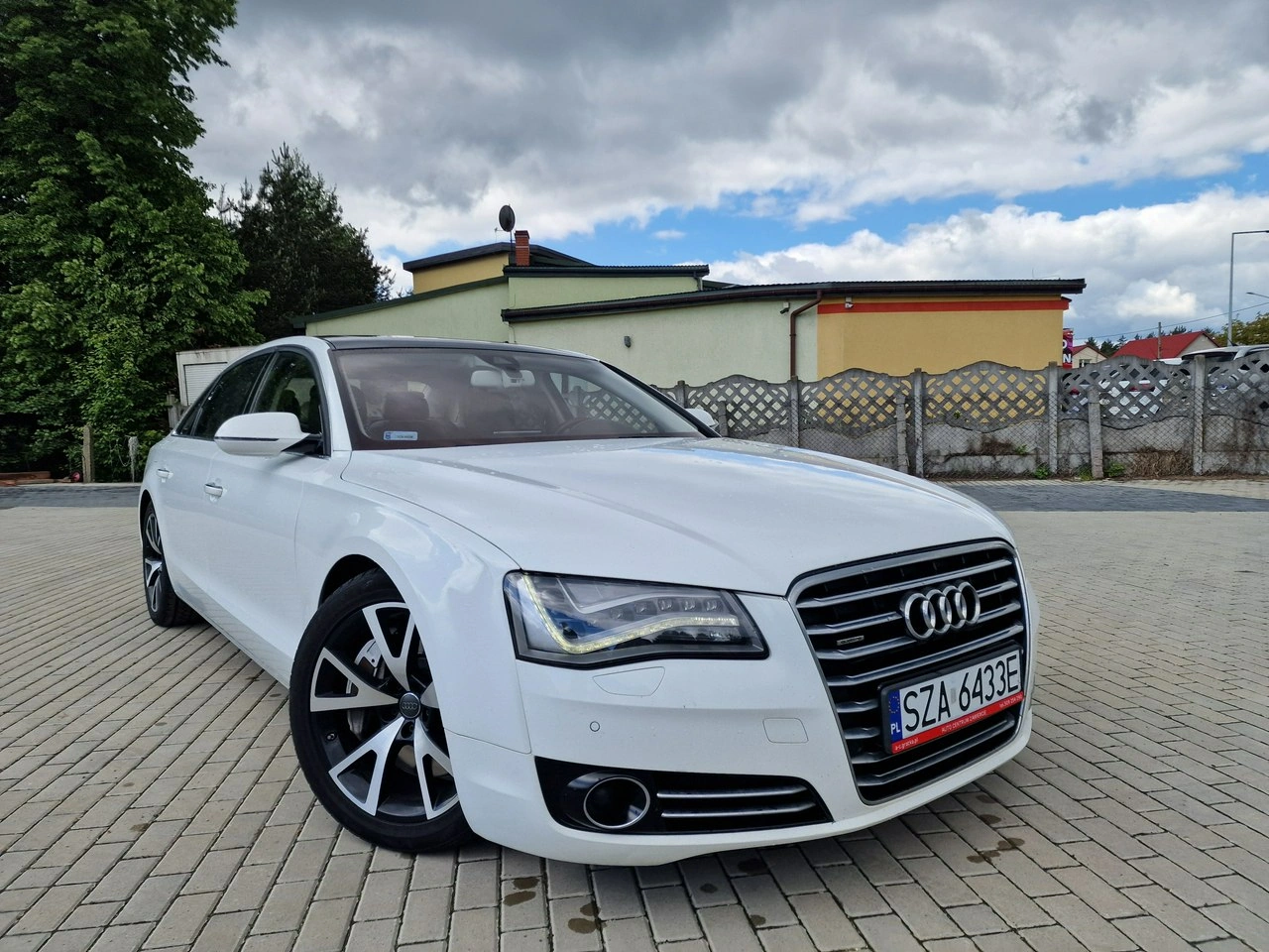 Audi A8 - Główne zdjęcie