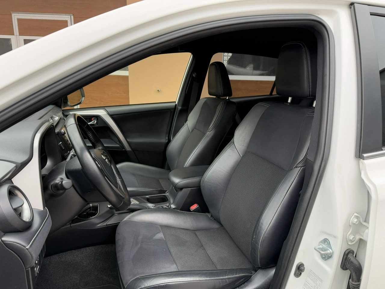 Toyota RAV-4 - Zdjęcie 21