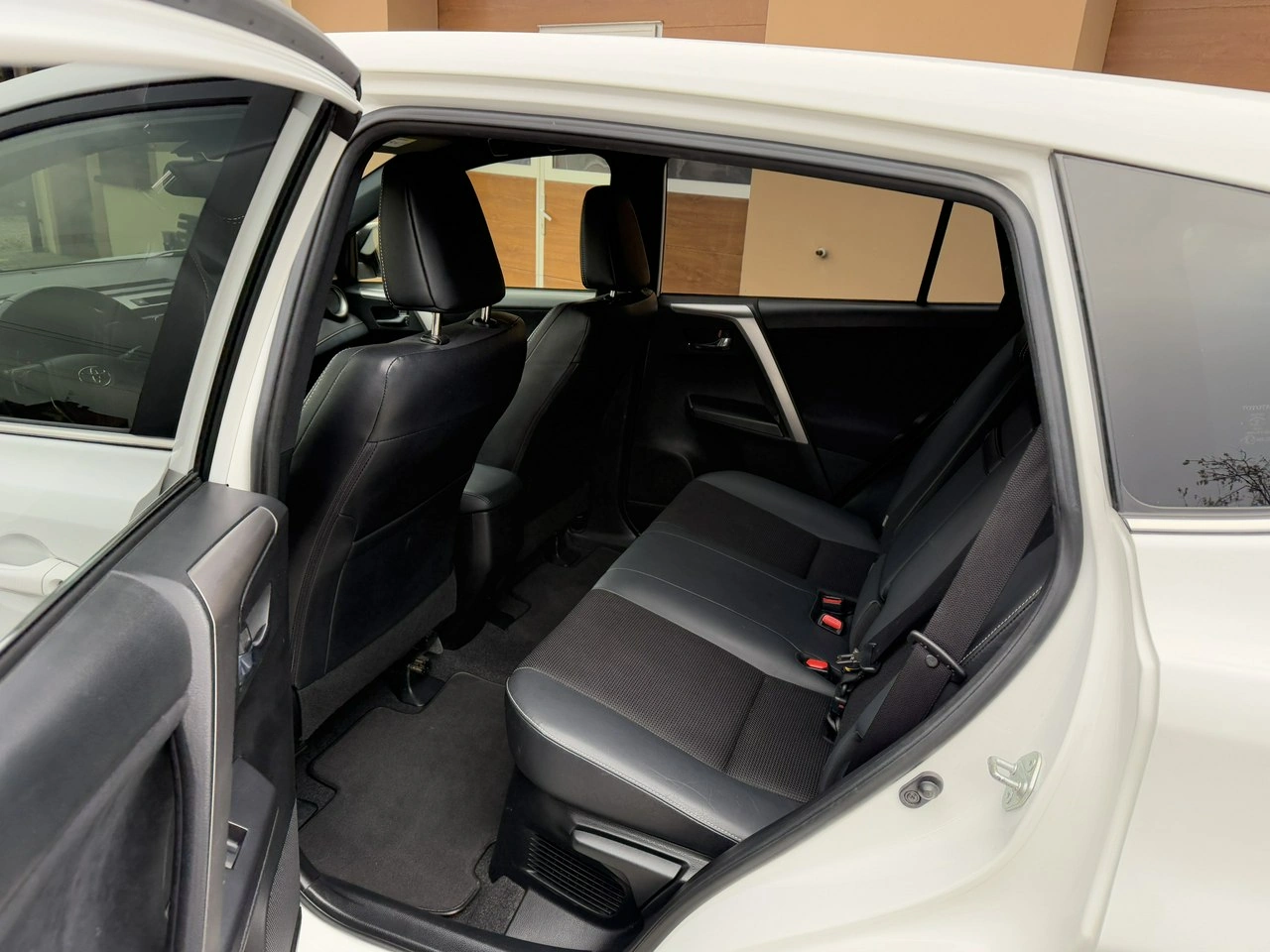 Toyota RAV-4 - Zdjęcie 25