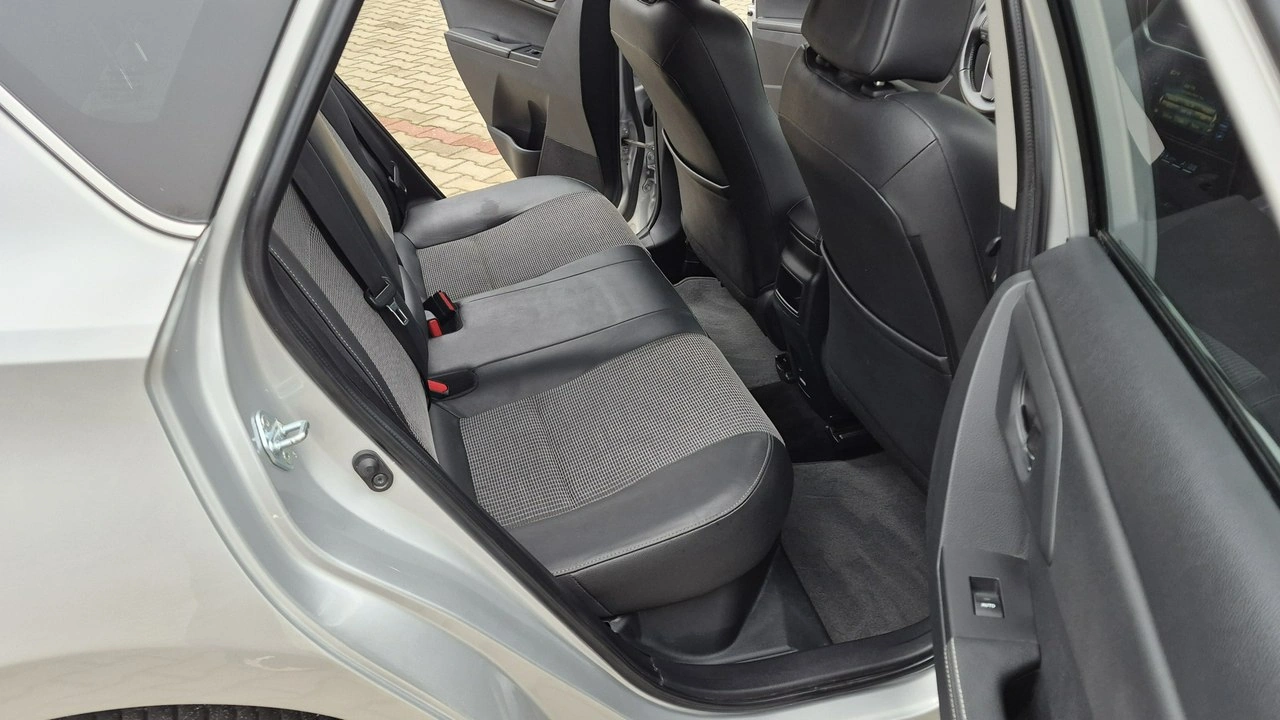 Toyota Auris - Zdjęcie 9