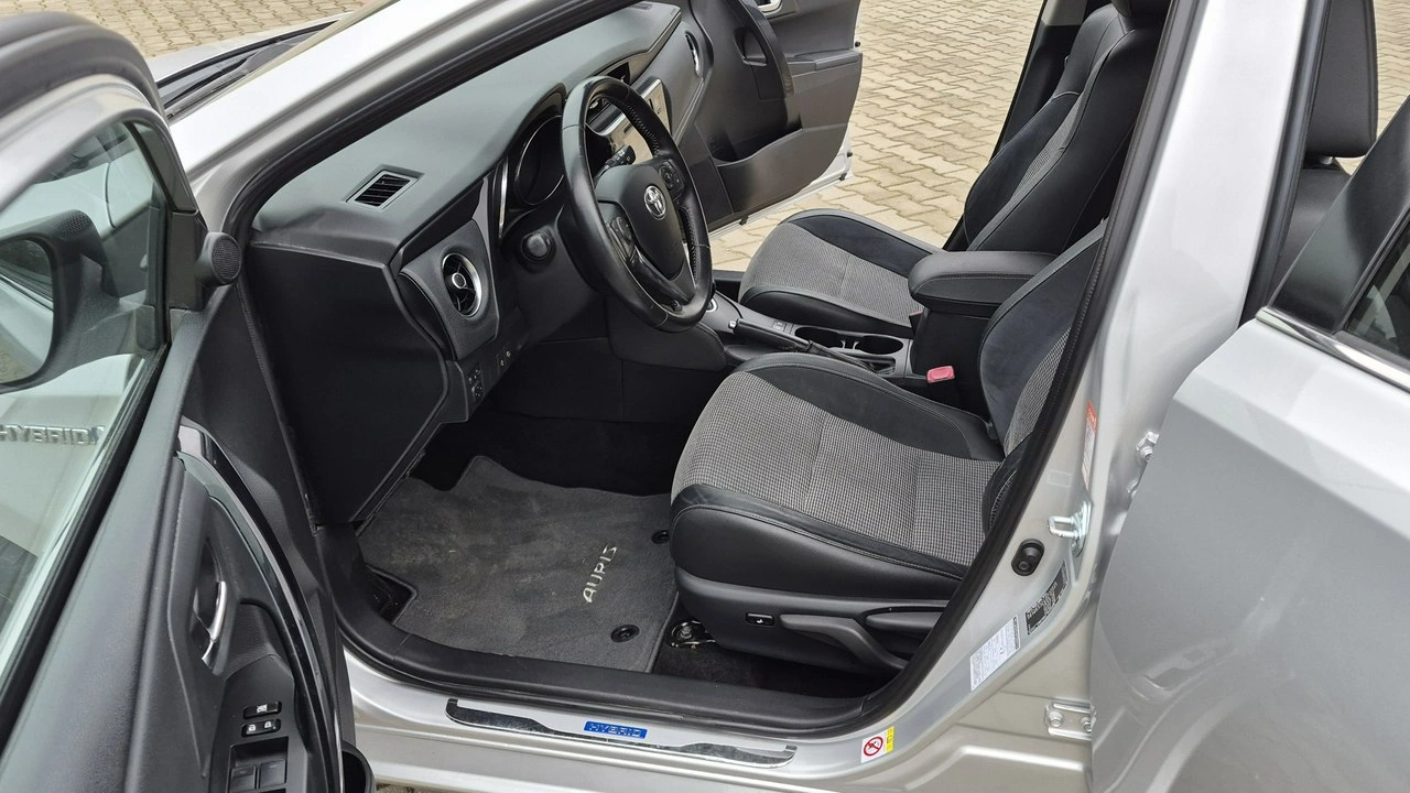 Toyota Auris - Zdjęcie 6