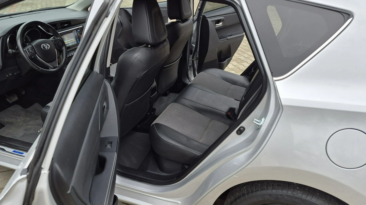 Toyota Auris - Zdjęcie 8