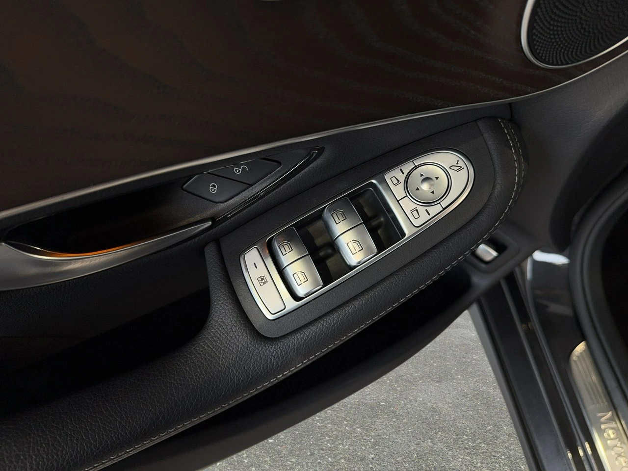 Mercedes GLC 300 - Zdjęcie 15