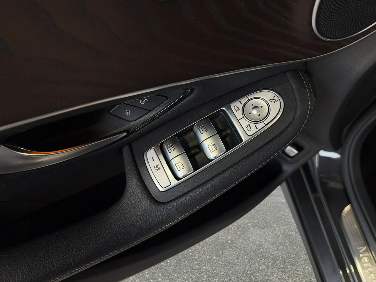 Mercedes GLC 300 - Zdjęcie 15