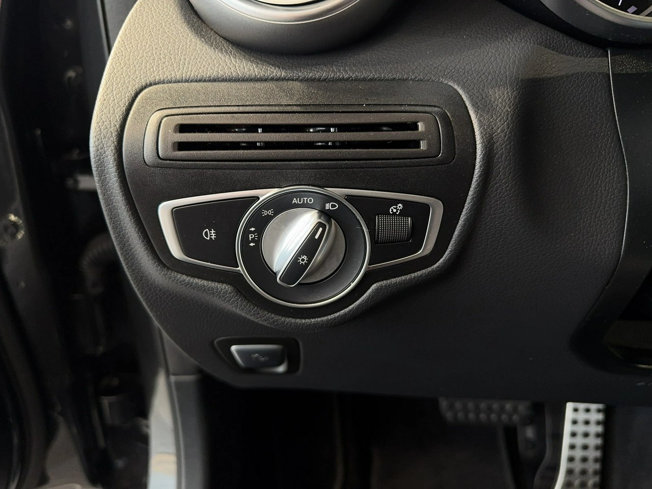 Mercedes GLC 300 - Zdjęcie 16