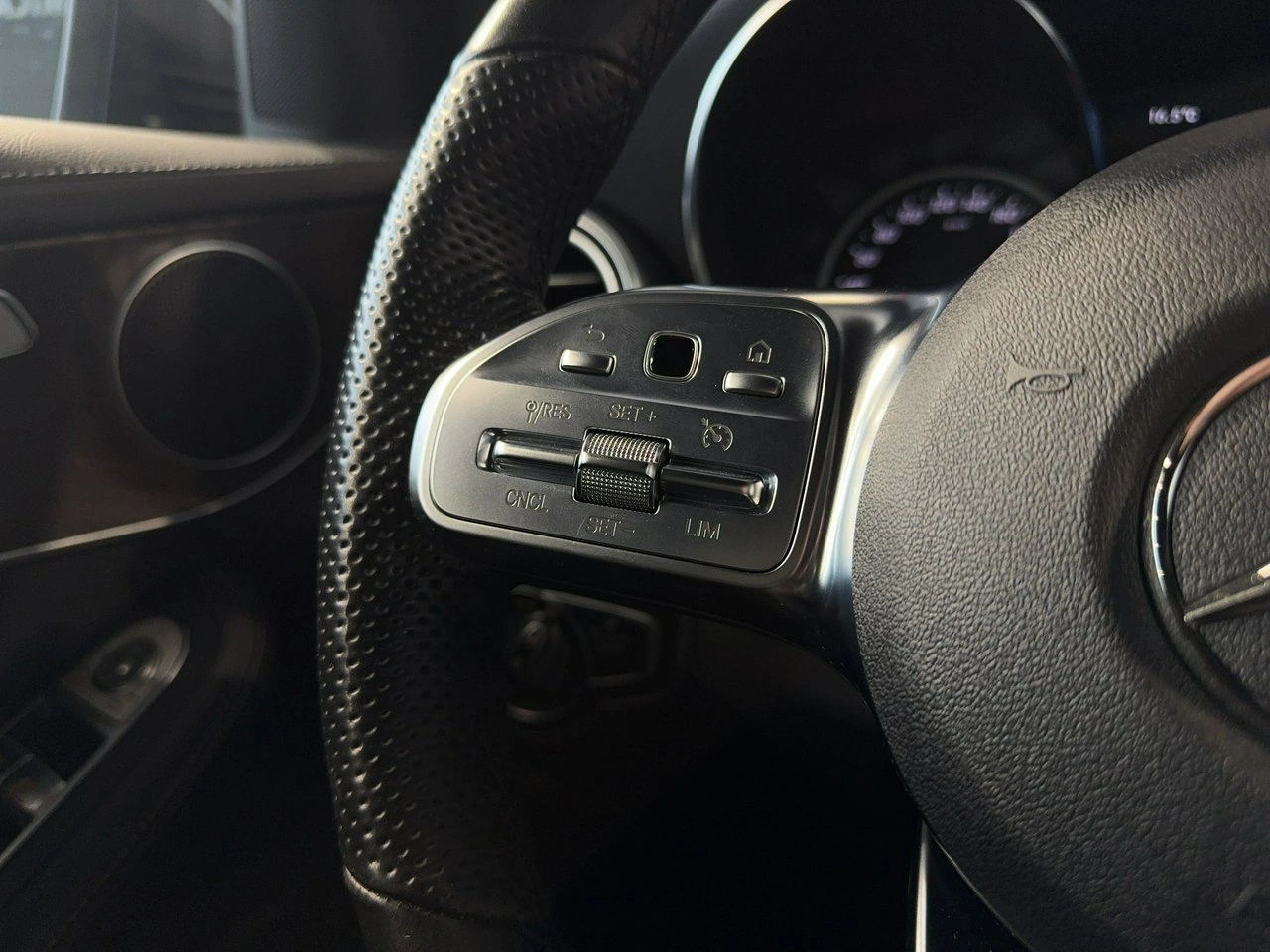 Mercedes GLC 300 - Zdjęcie 19