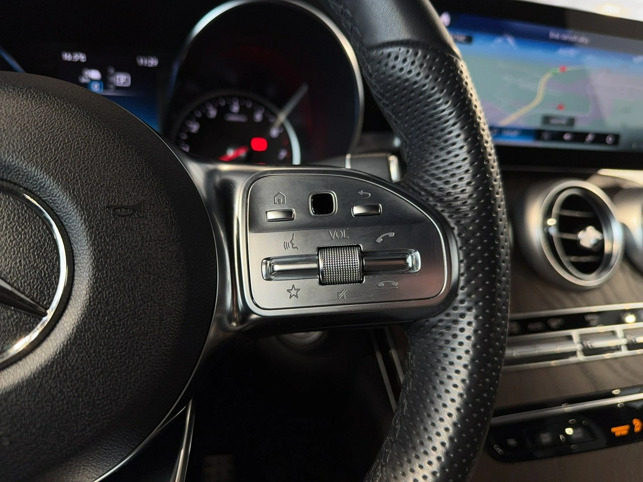 Mercedes GLC 300 - Zdjęcie 20