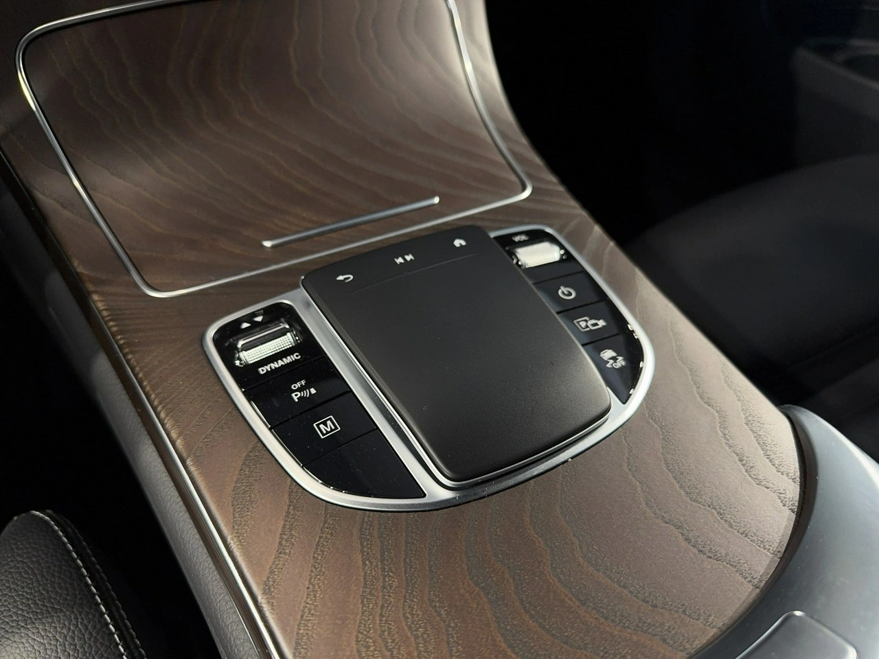 Mercedes GLC 300 - Zdjęcie 24