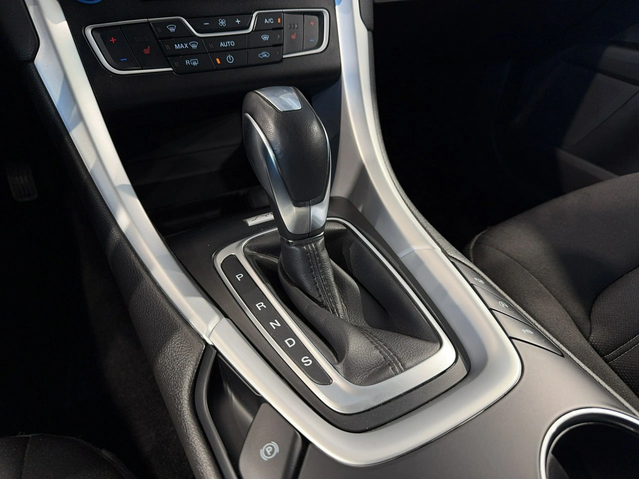 Ford Mondeo - Zdjęcie 24