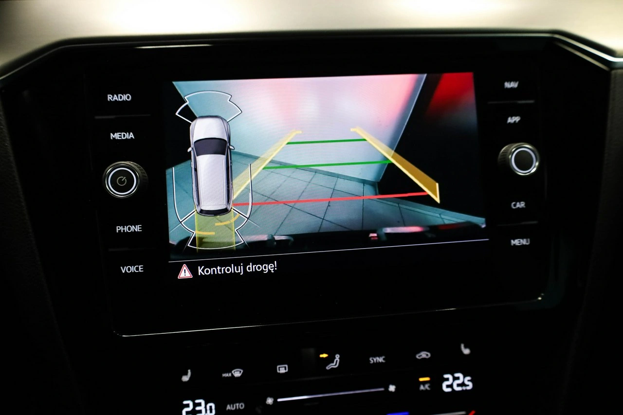 Volkswagen Passat - Zdjęcie 22