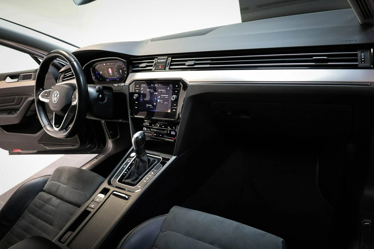 Volkswagen Passat - Zdjęcie 24