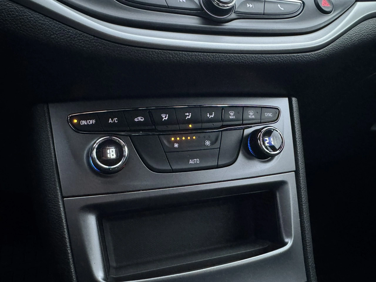 Opel Astra - Zdjęcie 29