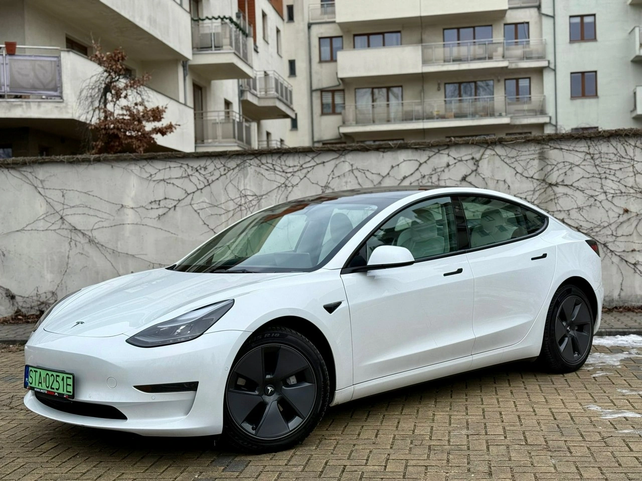 Tesla Model 3 - Zdjęcie 3