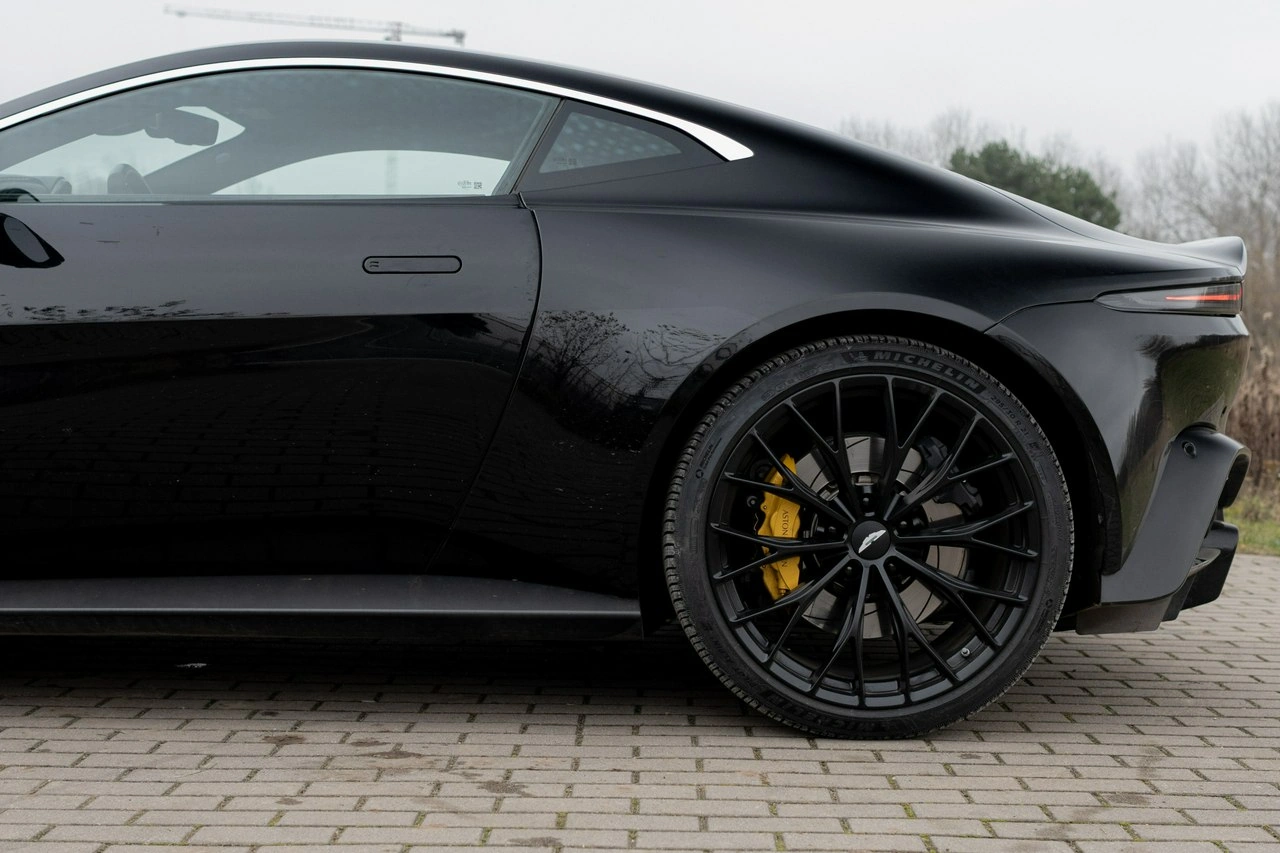 Aston Martin Vantage - Zdjęcie 11