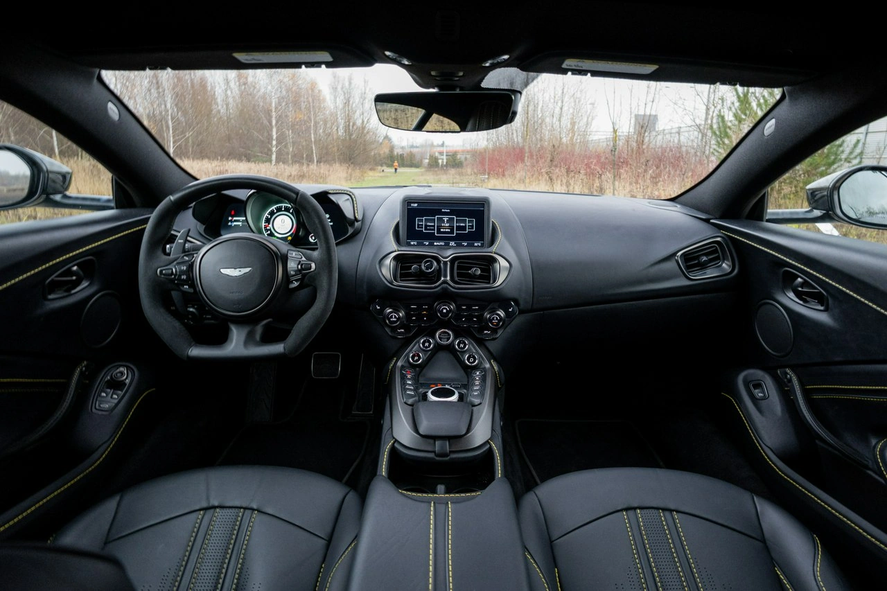 Aston Martin Vantage - Zdjęcie 16