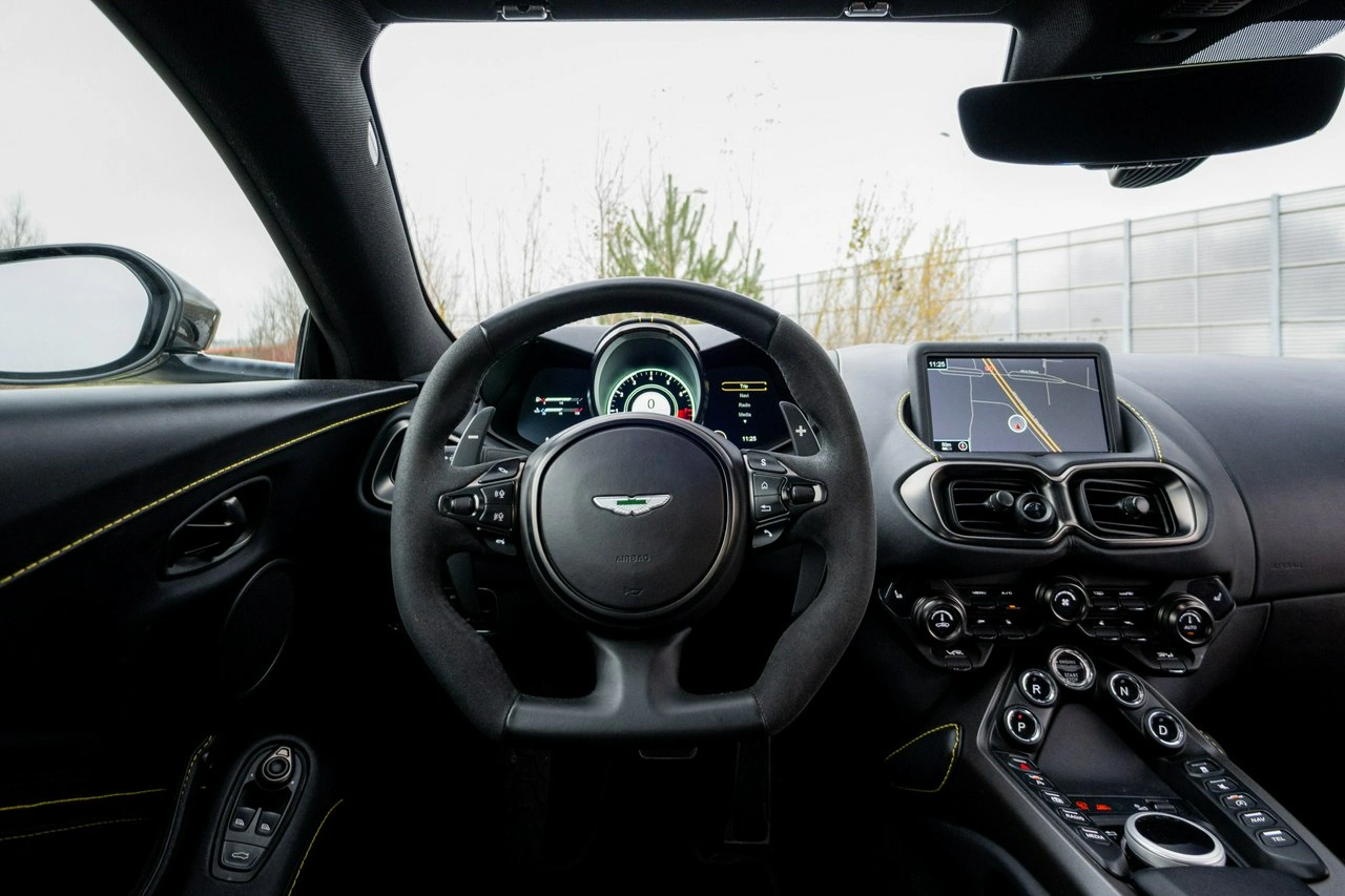 Aston Martin Vantage - Zdjęcie 17