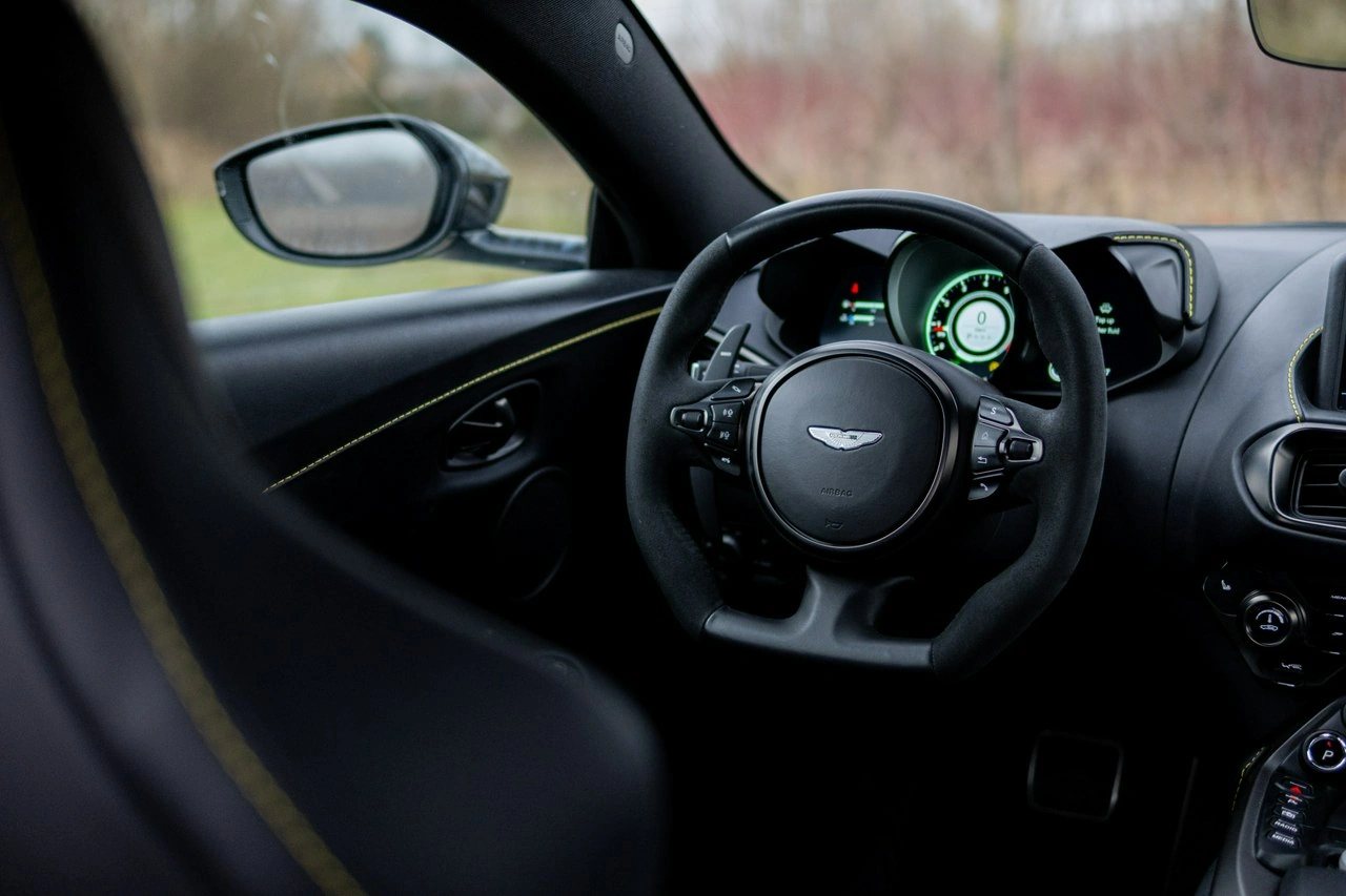 Aston Martin Vantage - Zdjęcie 20