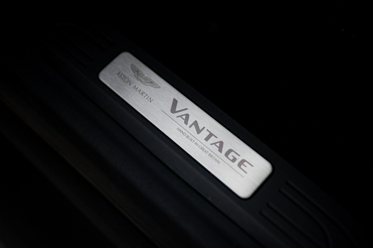 Aston Martin Vantage - Zdjęcie 24