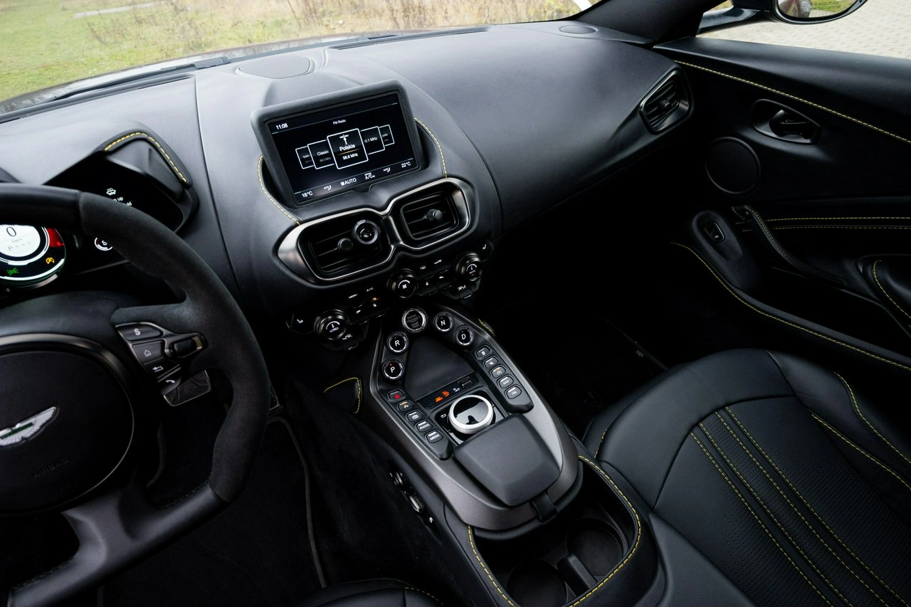 Aston Martin Vantage - Zdjęcie 25
