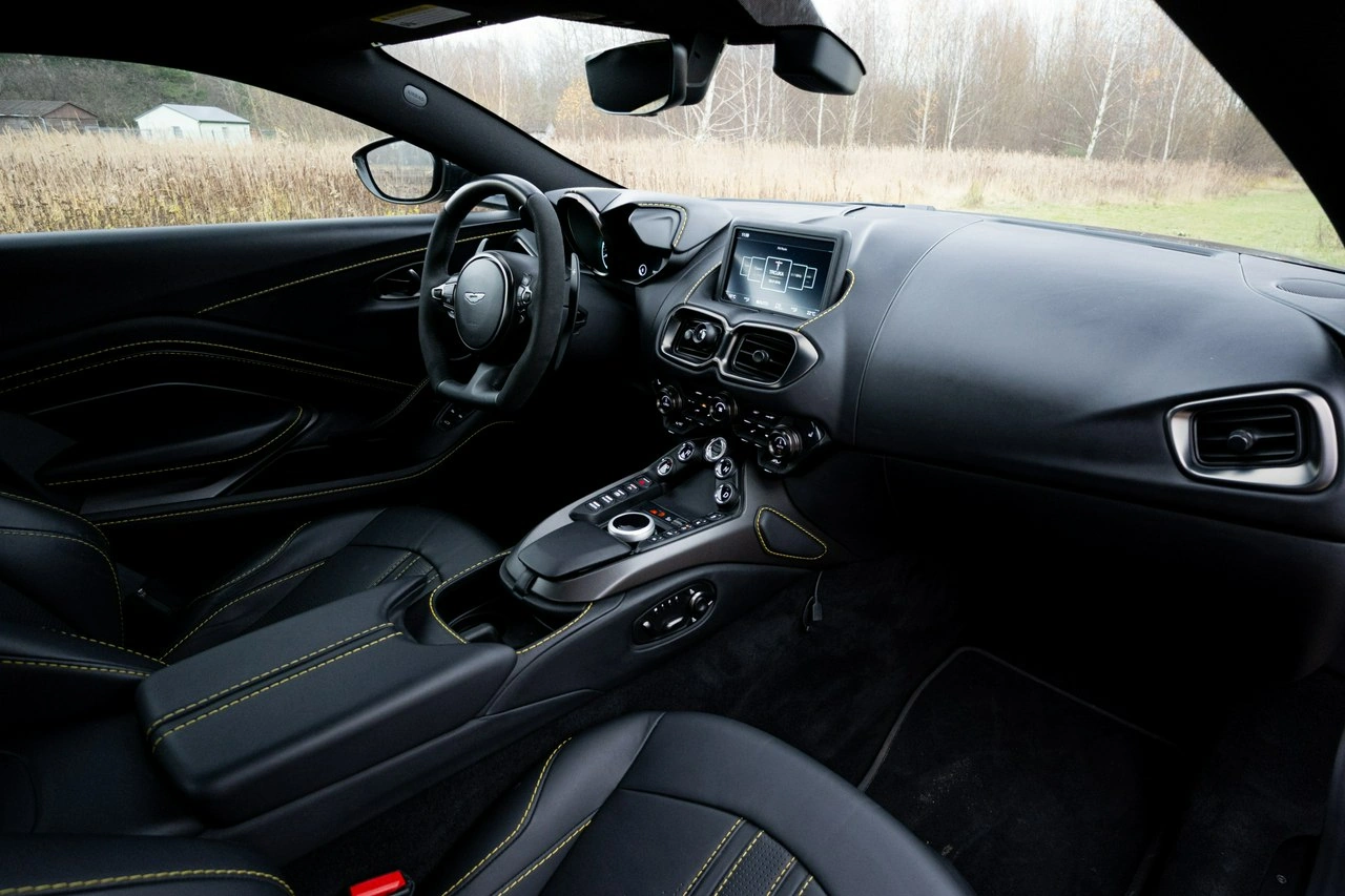 Aston Martin Vantage - Zdjęcie 26