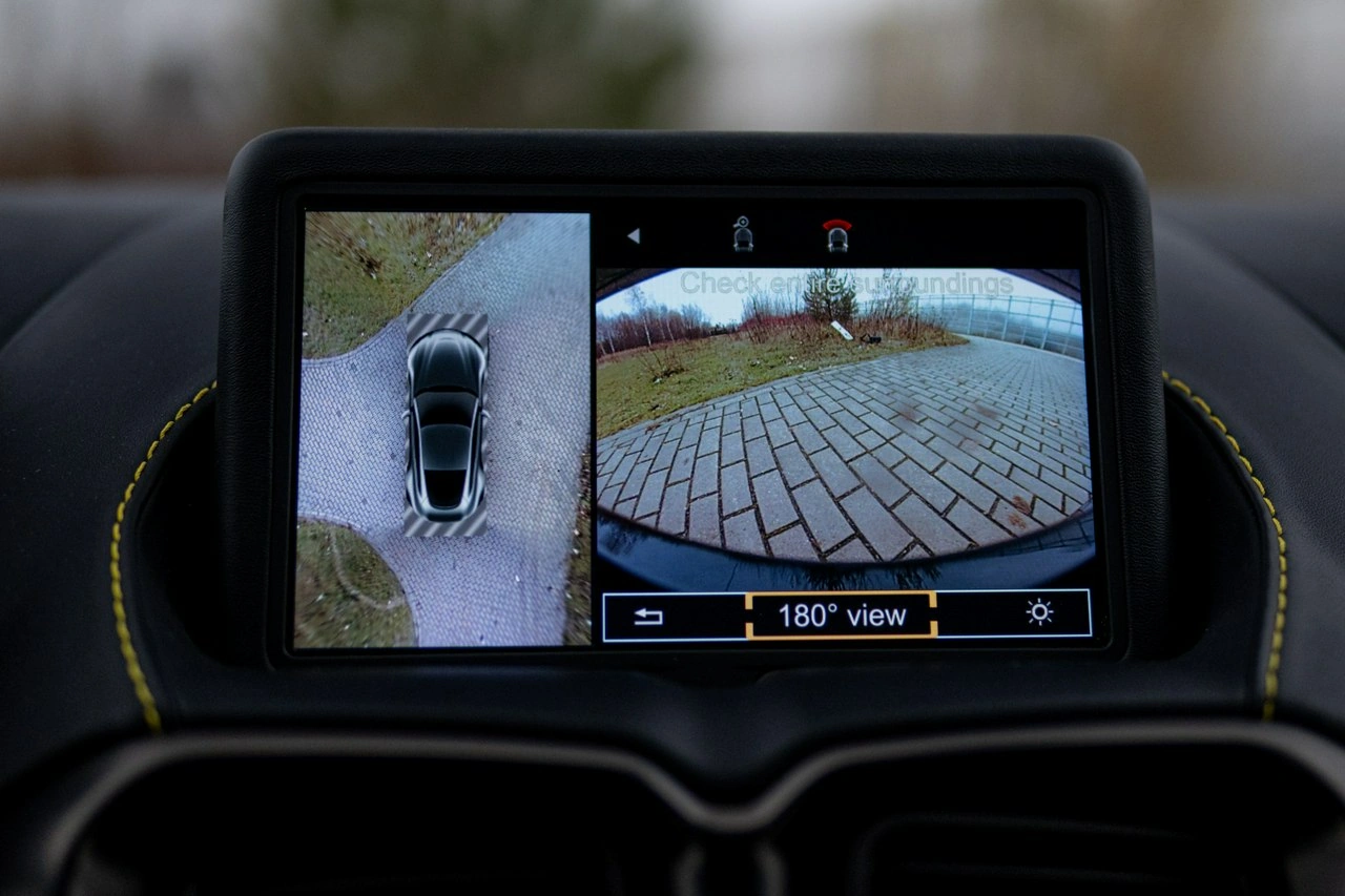 Aston Martin Vantage - Zdjęcie 32