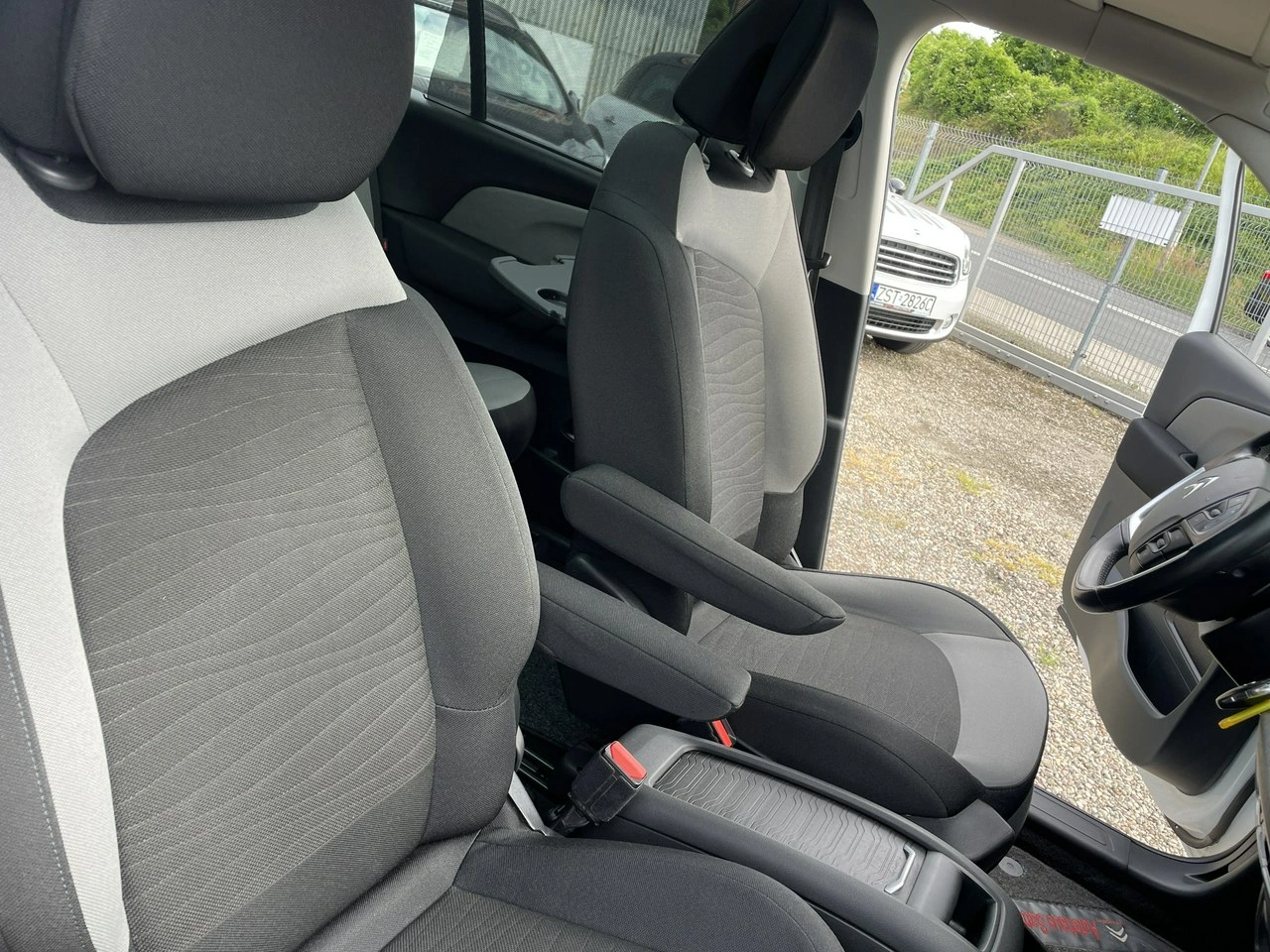 Citroën C4 Grand Picasso - Zdjęcie 23