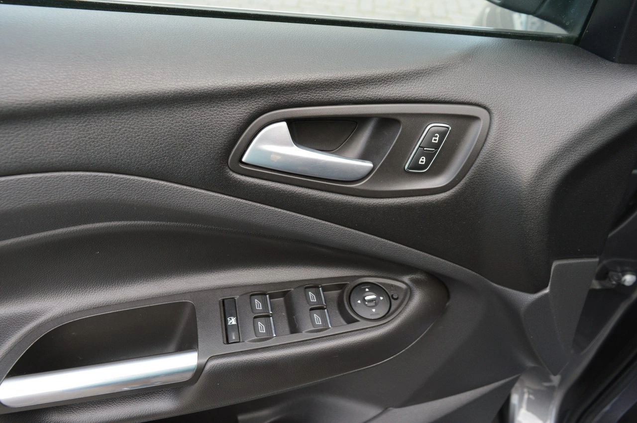 Ford Kuga - Zdjęcie 35