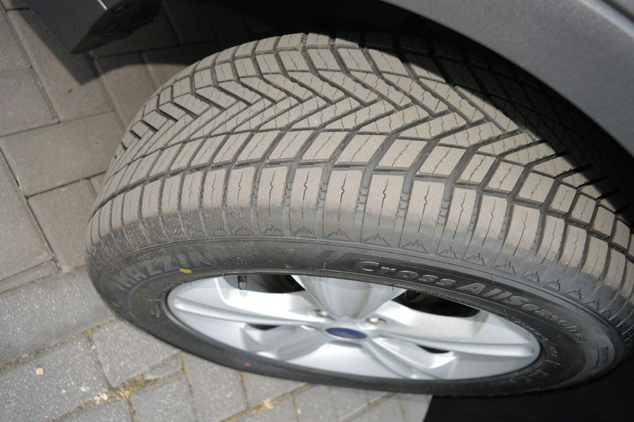 Ford Kuga - Zdjęcie 38