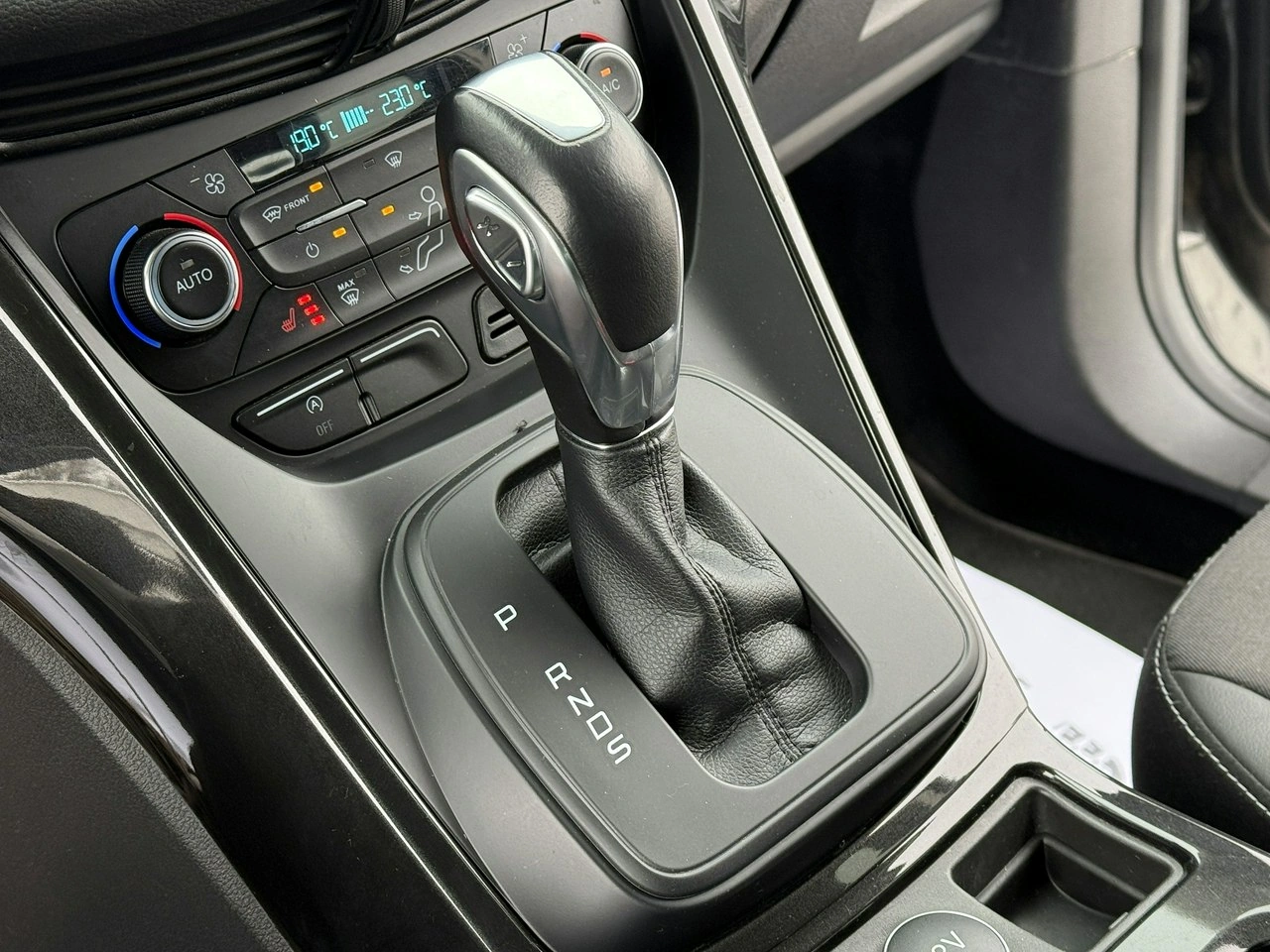 Ford Kuga - Zdjęcie 13