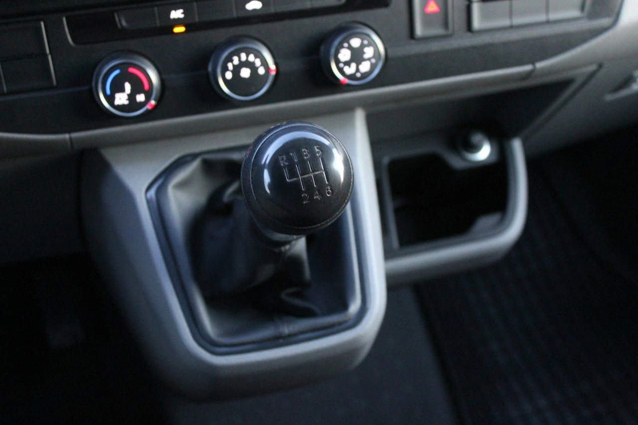 Volkswagen Transporter - Zdjęcie 18