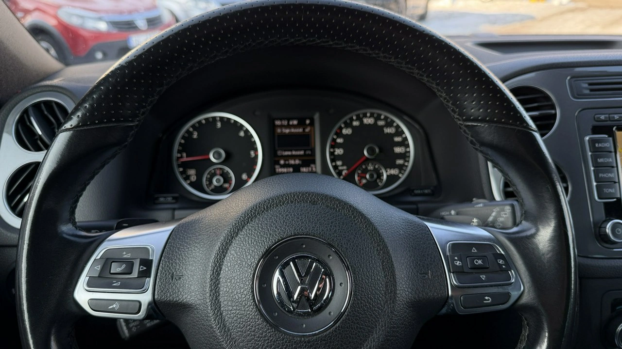 Volkswagen Tiguan - Zdjęcie 32