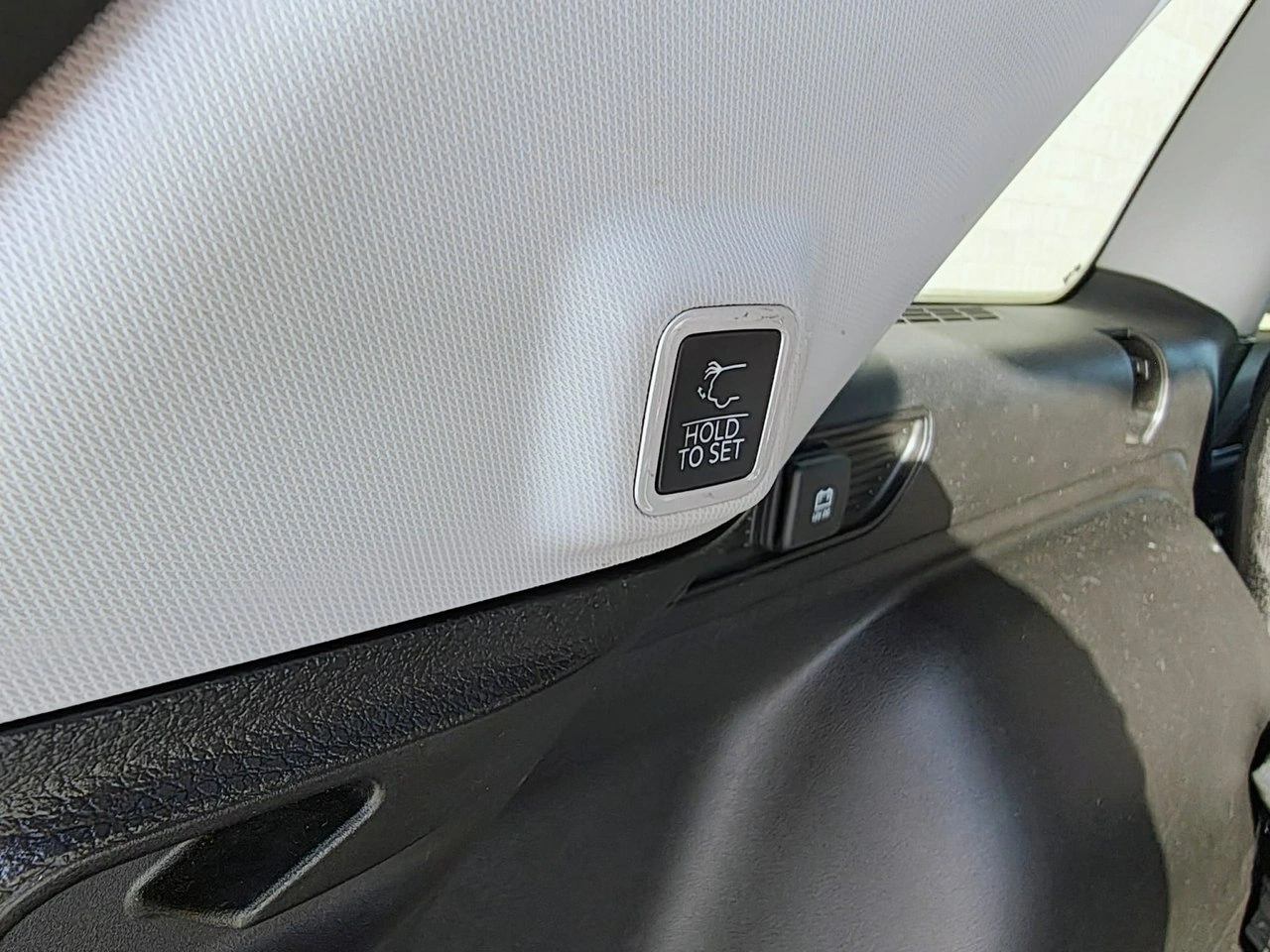 Jeep Grand Cherokee - Zdjęcie 32