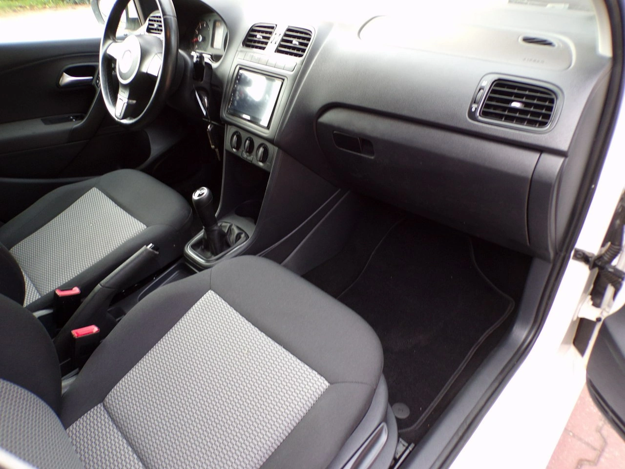 Volkswagen Polo - Zdjęcie 21