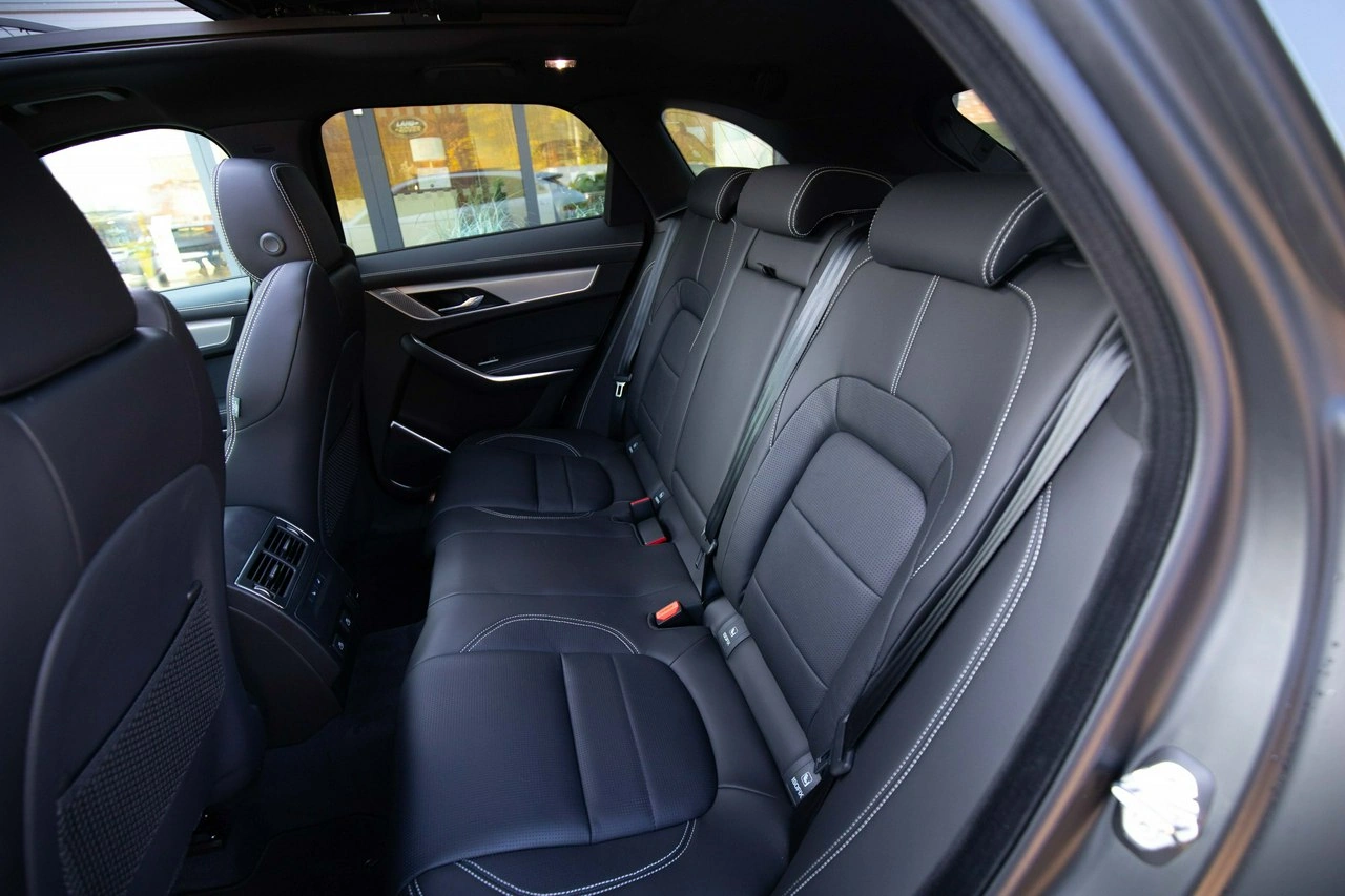 Jaguar F-Pace - Zdjęcie 15