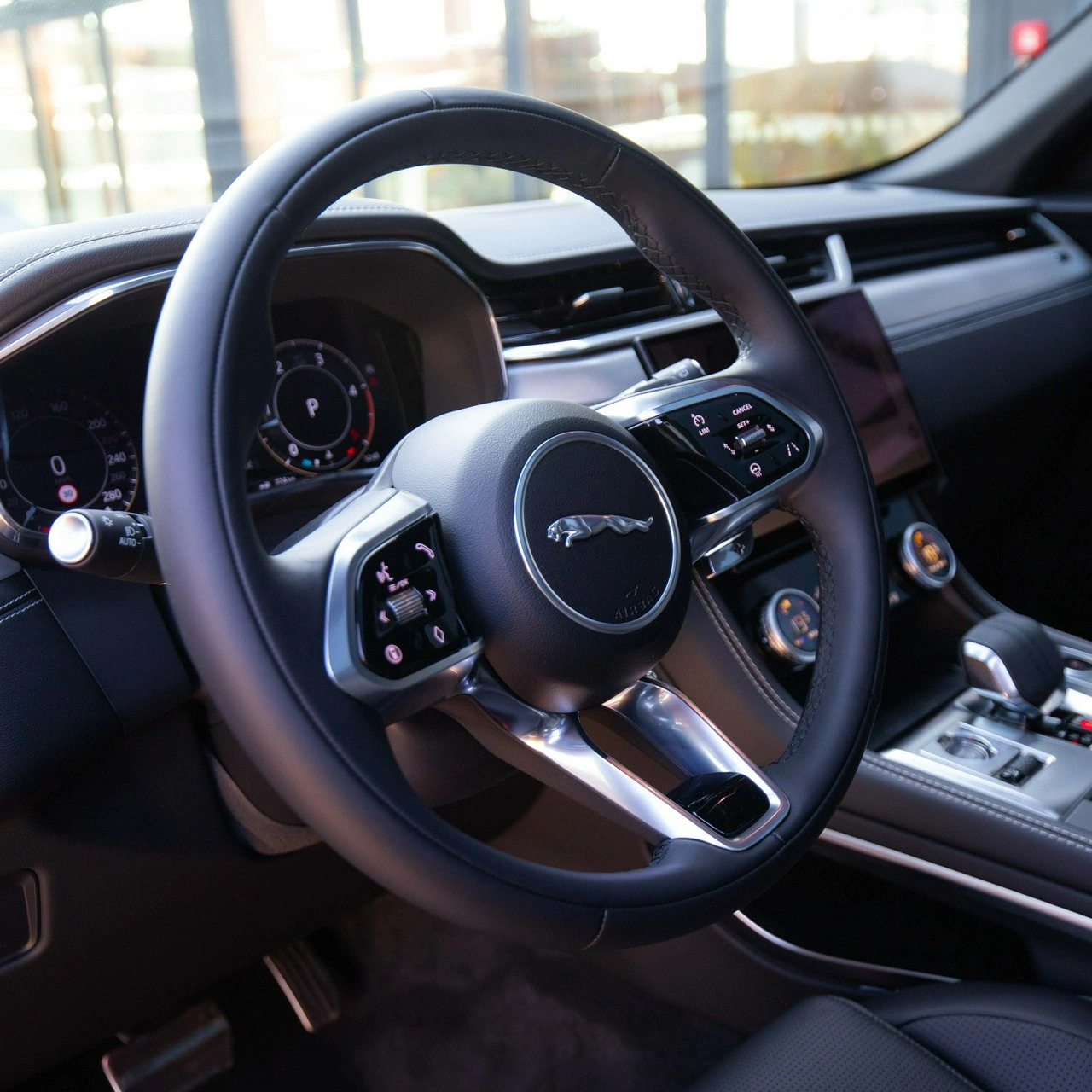 Jaguar F-Pace - Zdjęcie 16