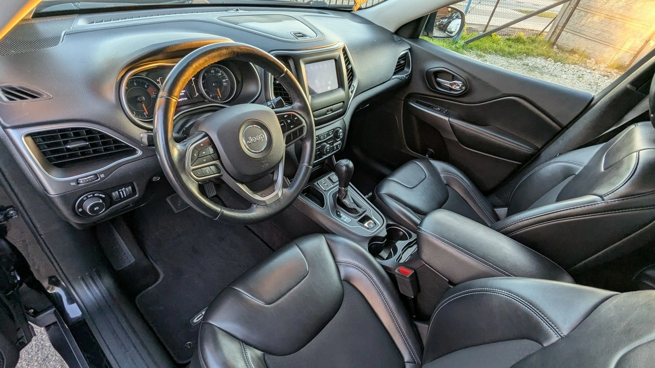 Jeep Cherokee - Zdjęcie 12