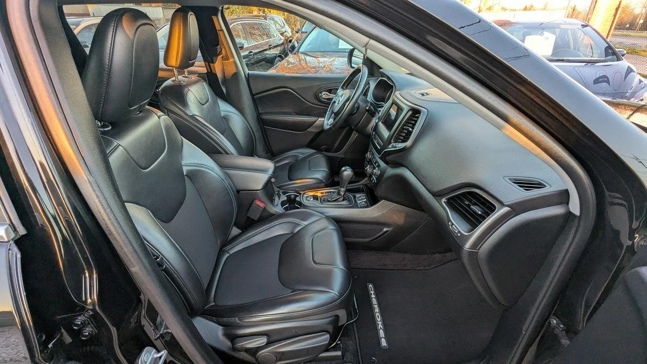 Jeep Cherokee - Zdjęcie 16