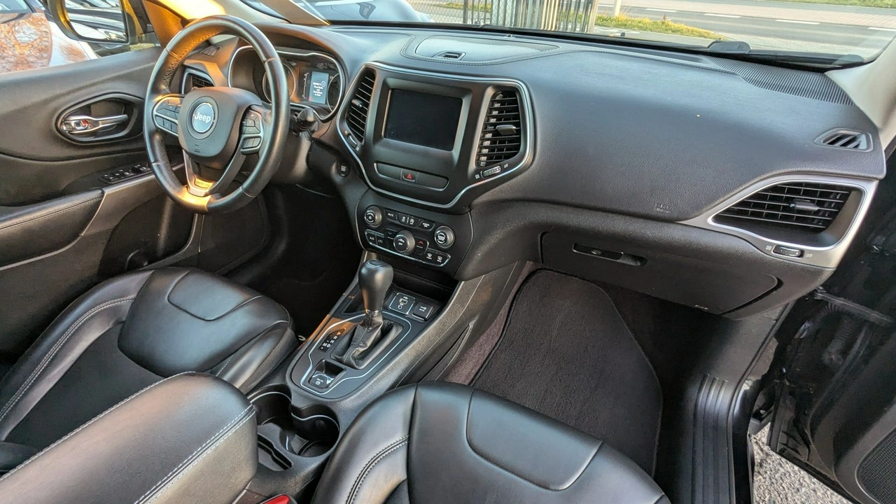 Jeep Cherokee - Zdjęcie 17