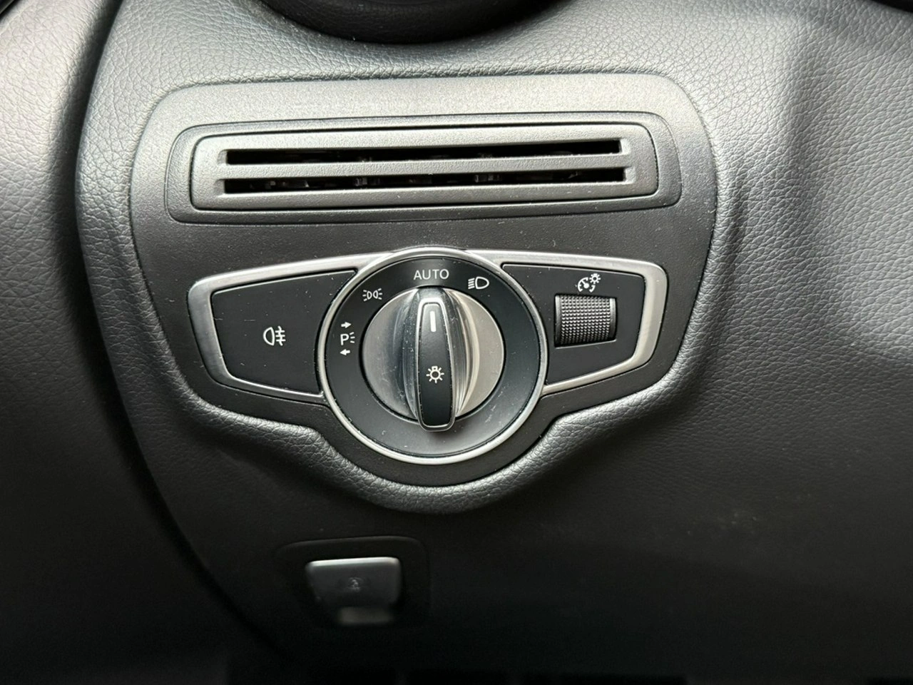 Mercedes GLC 200 - Zdjęcie 21