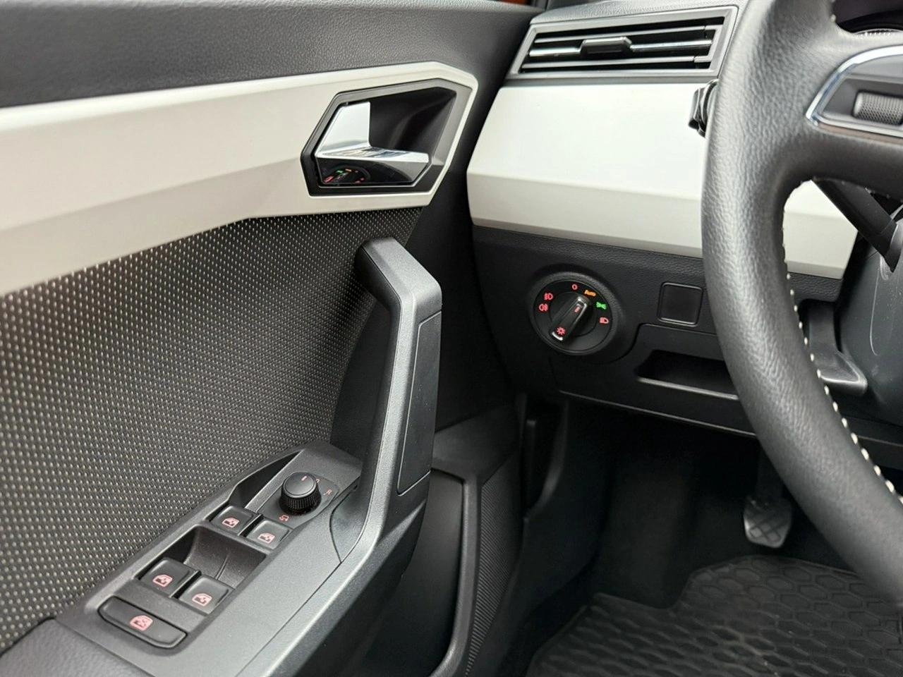 Seat Arona - Zdjęcie 26