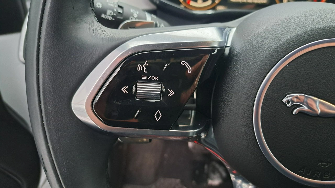 Jaguar F-Pace - Zdjęcie 16