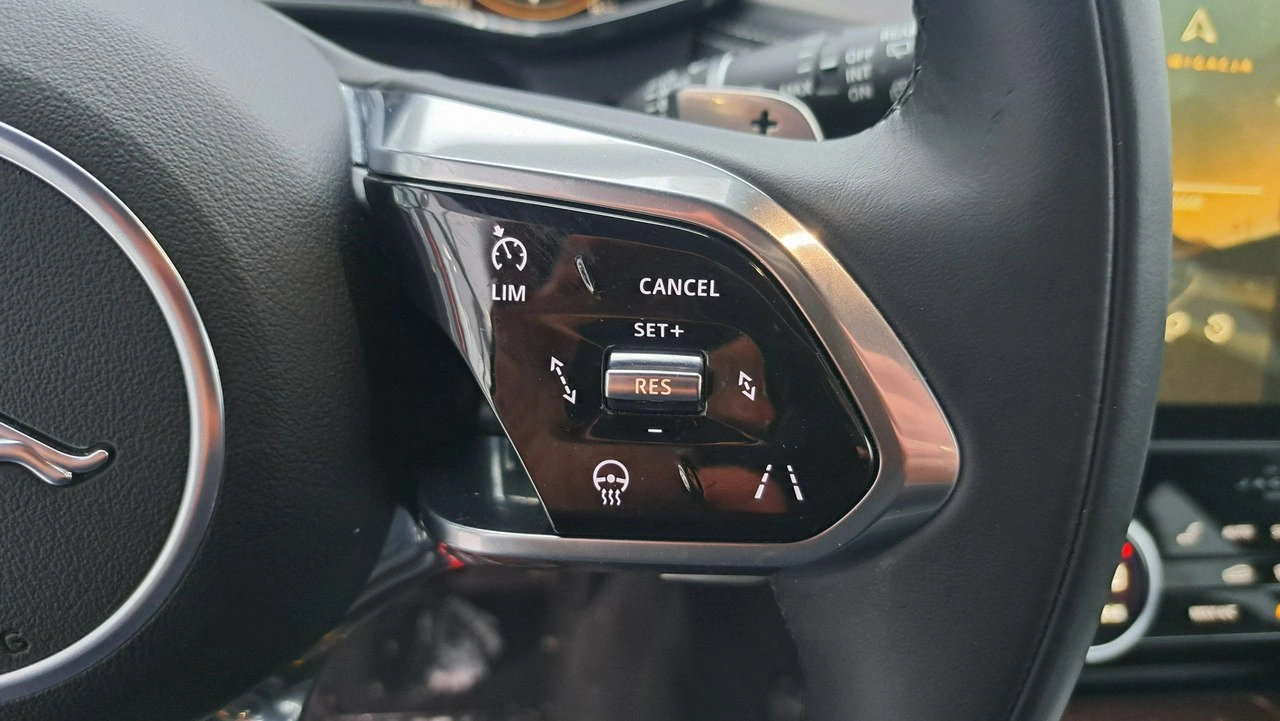 Jaguar F-Pace - Zdjęcie 17