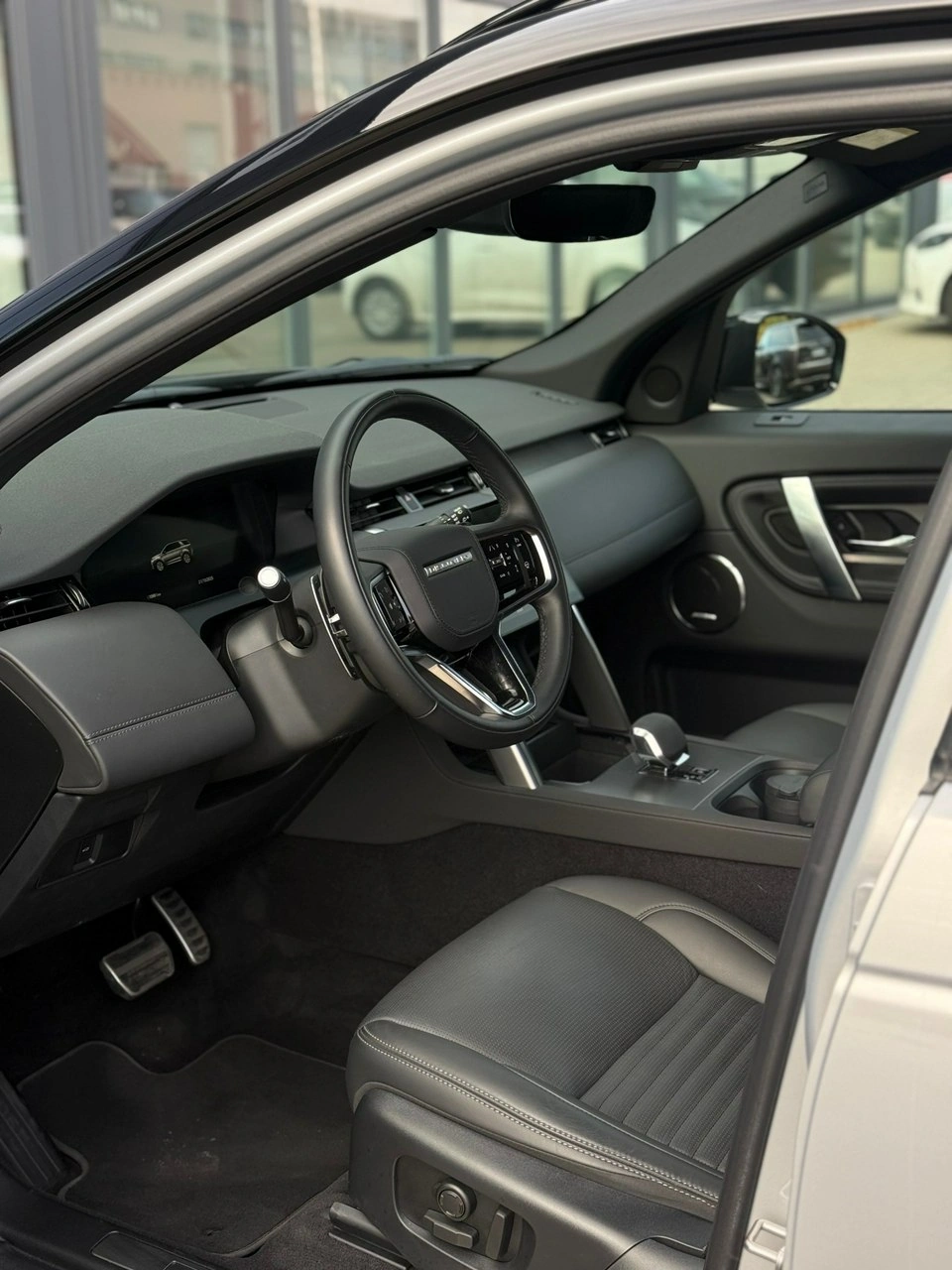 Land Rover Discovery Sport - Zdjęcie 11