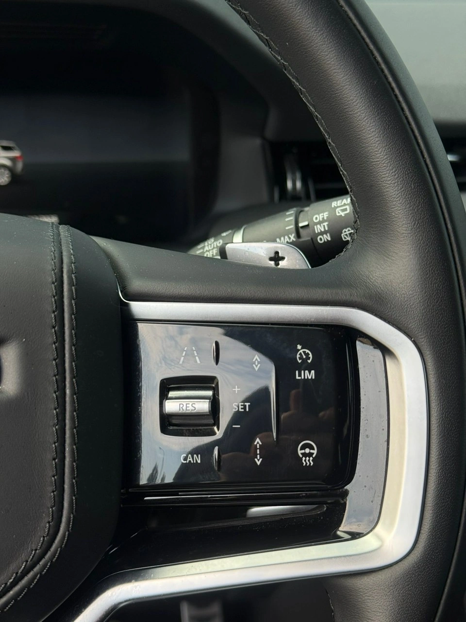 Land Rover Discovery Sport - Zdjęcie 12