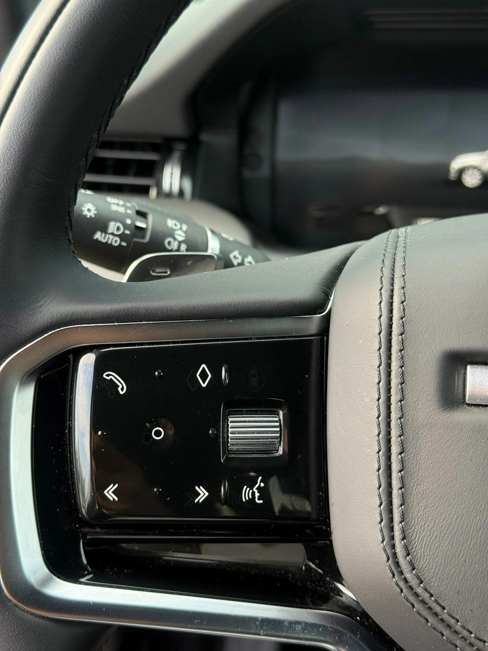 Land Rover Discovery Sport - Zdjęcie 13